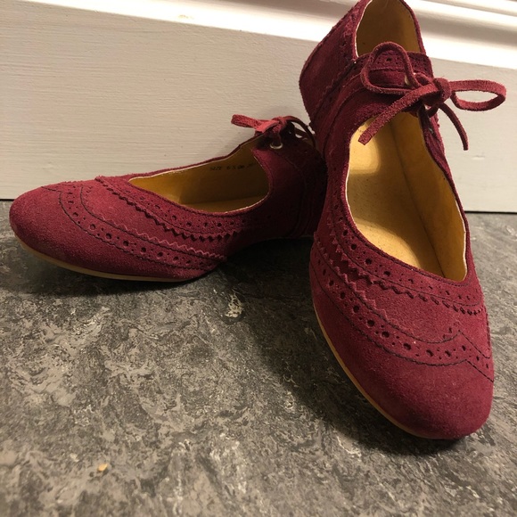Livie and Luca Women’s suede flats. Size 6.5 - Picture 1 of 7